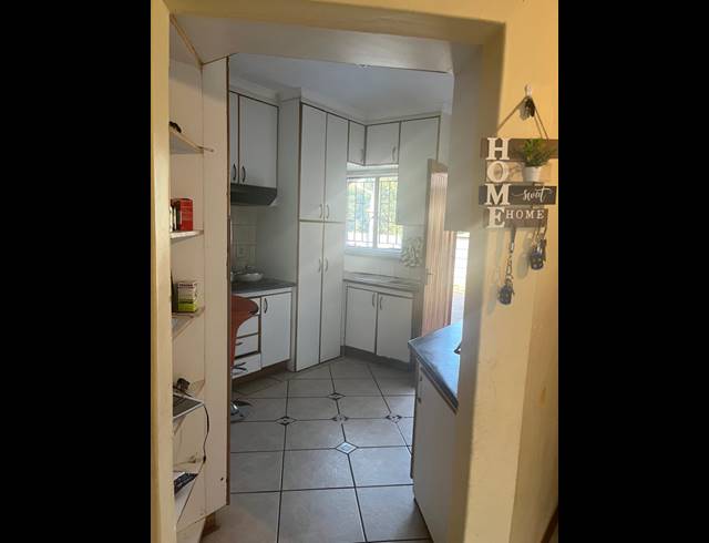 3 BEDROOM HOUSE FOR SALE IN FLORA PARK